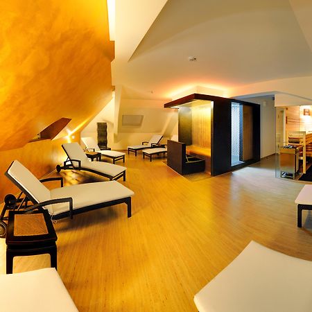 V8 Hotel Motorworld Region Stuttgart Бьоблинген Екстериор снимка