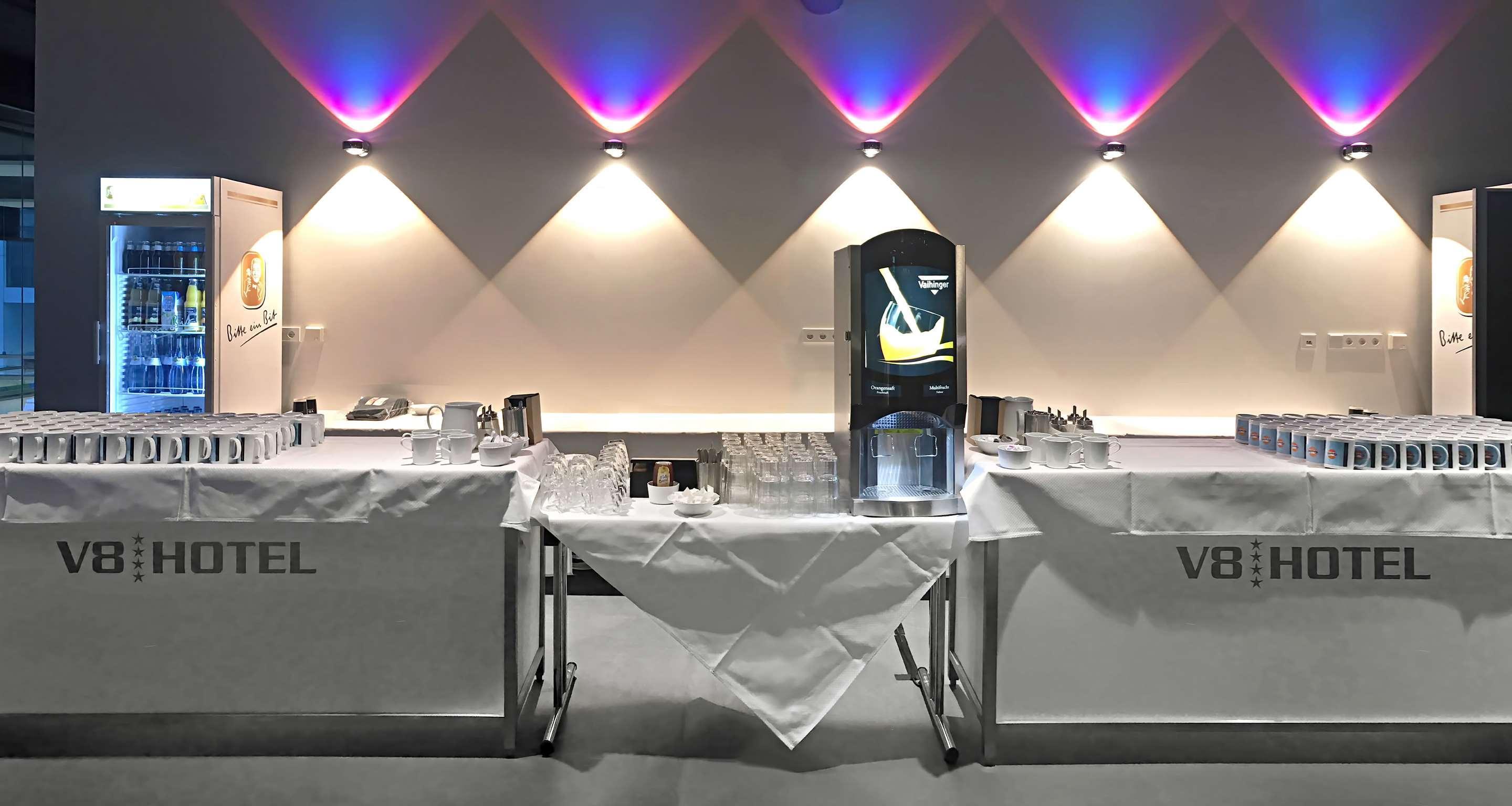 V8 Hotel Motorworld Region Stuttgart Бьоблинген Екстериор снимка