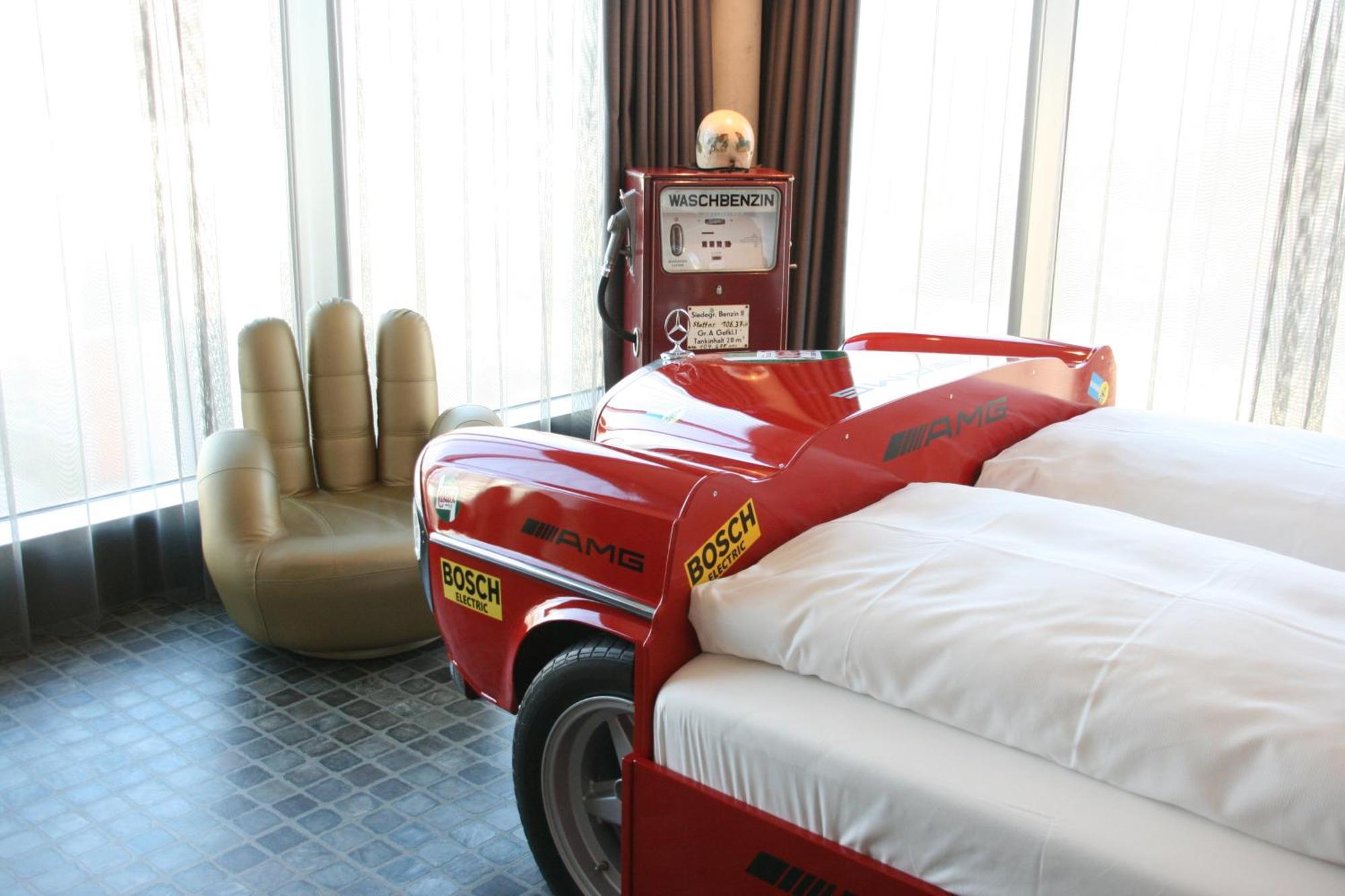 V8 Hotel Motorworld Region Stuttgart Бьоблинген Екстериор снимка