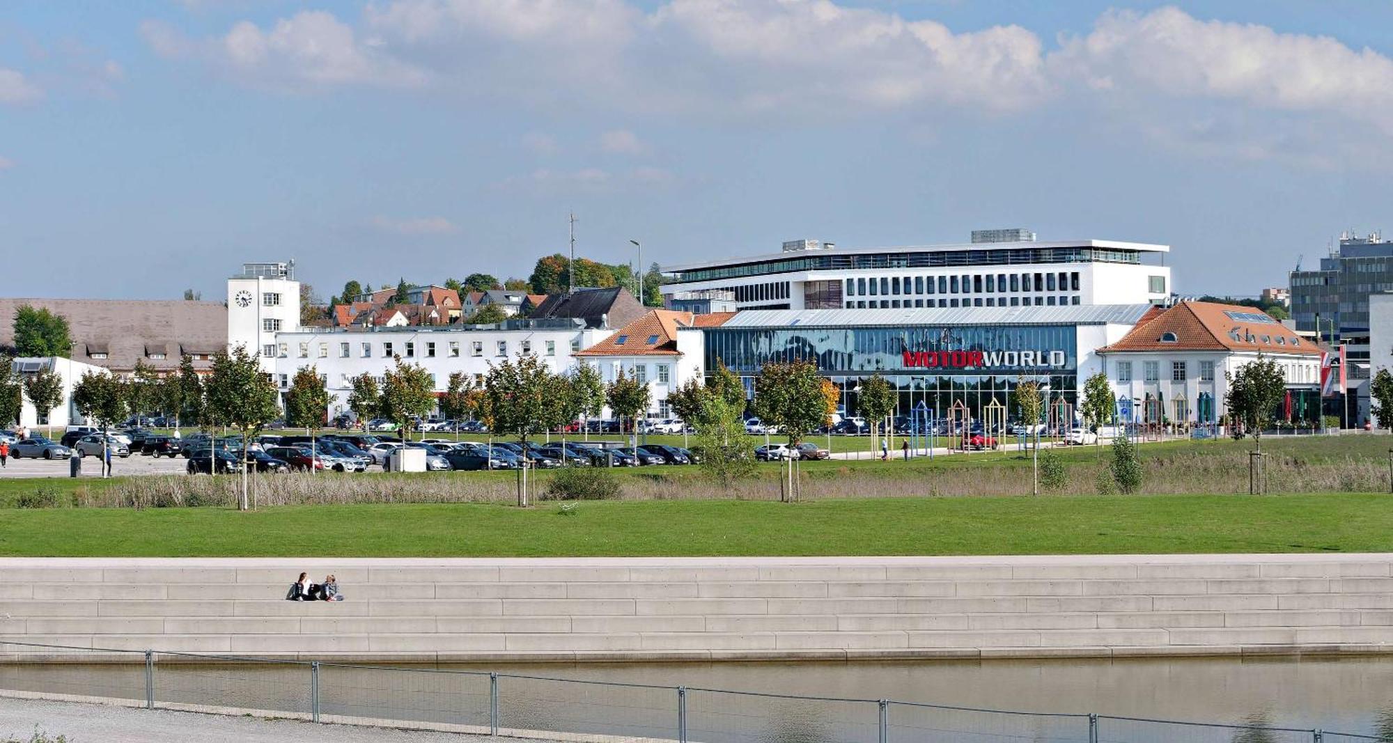 V8 Hotel Motorworld Region Stuttgart Бьоблинген Екстериор снимка