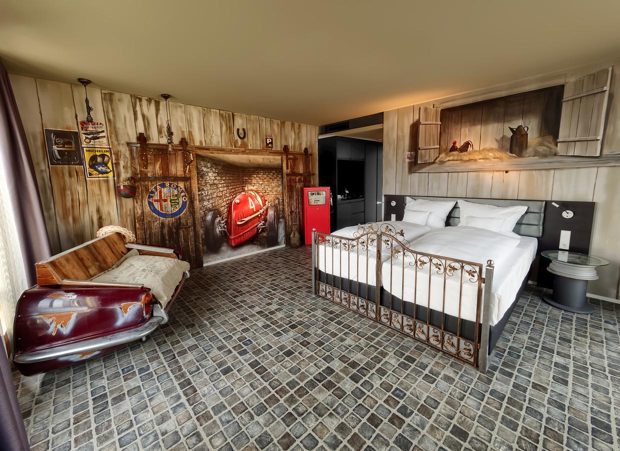 V8 Hotel Motorworld Region Stuttgart Бьоблинген Екстериор снимка