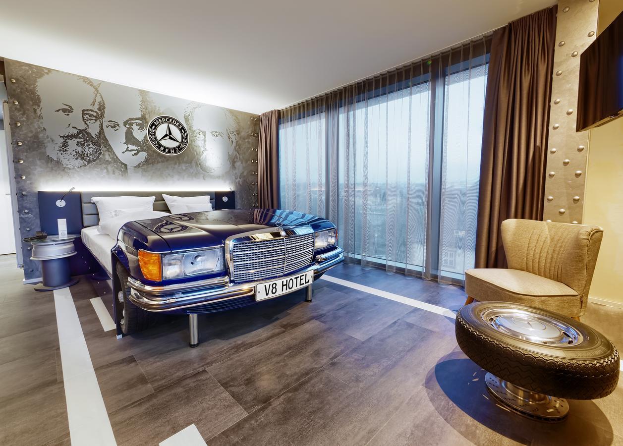 V8 Hotel Motorworld Region Stuttgart Бьоблинген Екстериор снимка