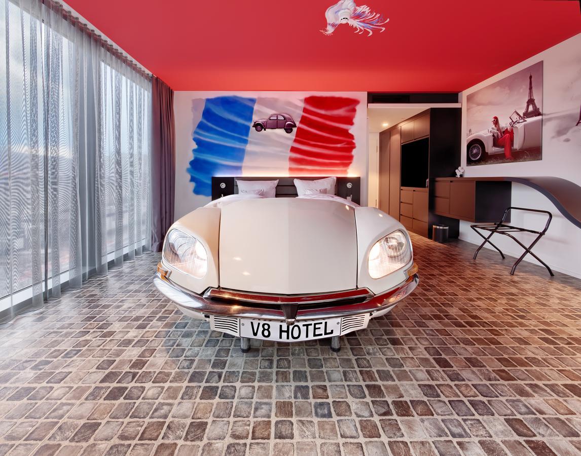 V8 Hotel Motorworld Region Stuttgart Бьоблинген Екстериор снимка