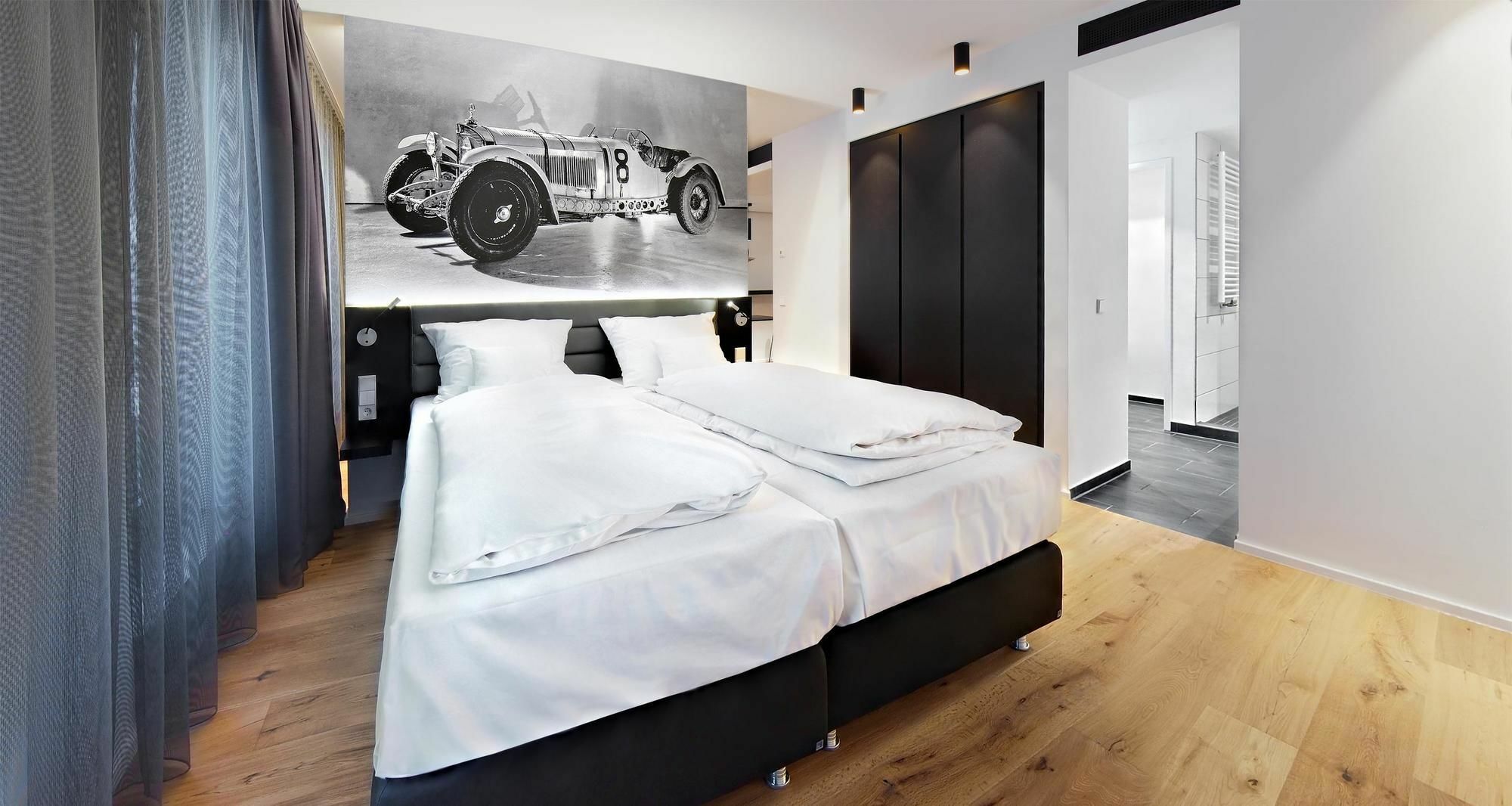 V8 Hotel Motorworld Region Stuttgart Бьоблинген Екстериор снимка